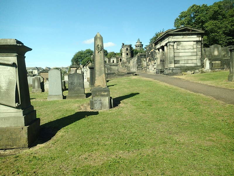 2014 Edinburgh 2014-07-09 053.JPG - Took a short cut throught this old cemetery, to bad there was no other exit and I had to go back up the hill to where I came in!